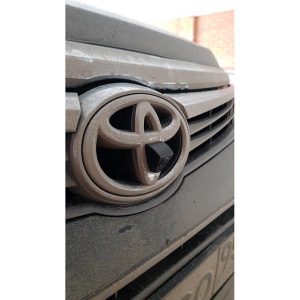 Toyota Front View LOGO Camera installation 2 & oembackupcam.com
